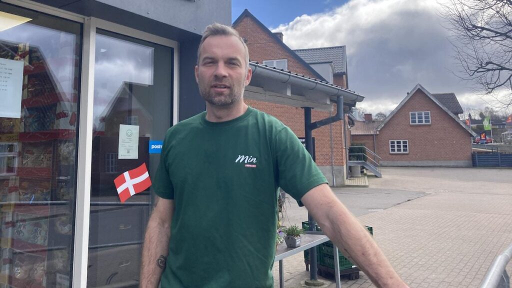 食料品店の常駐: 週に 10 ドル以上の買い物をして、地元の食料品店を節約しましょう