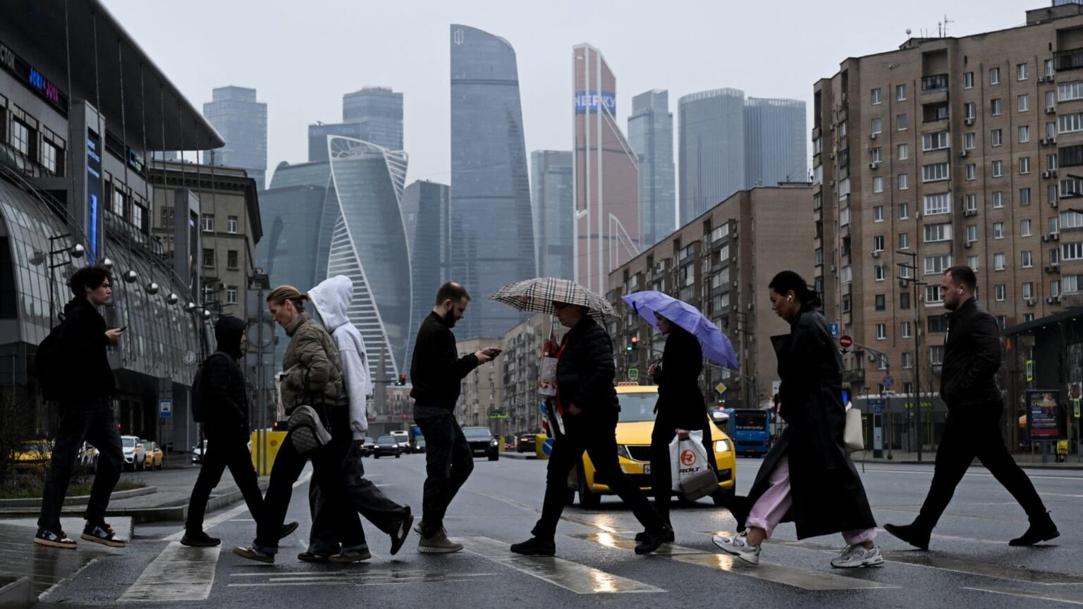 フィナンシャル・タイムズ：スウェーデン情報機関によると、ロシアは経済データを組織的に操作しているという。赤字は300億ドル過小評価される