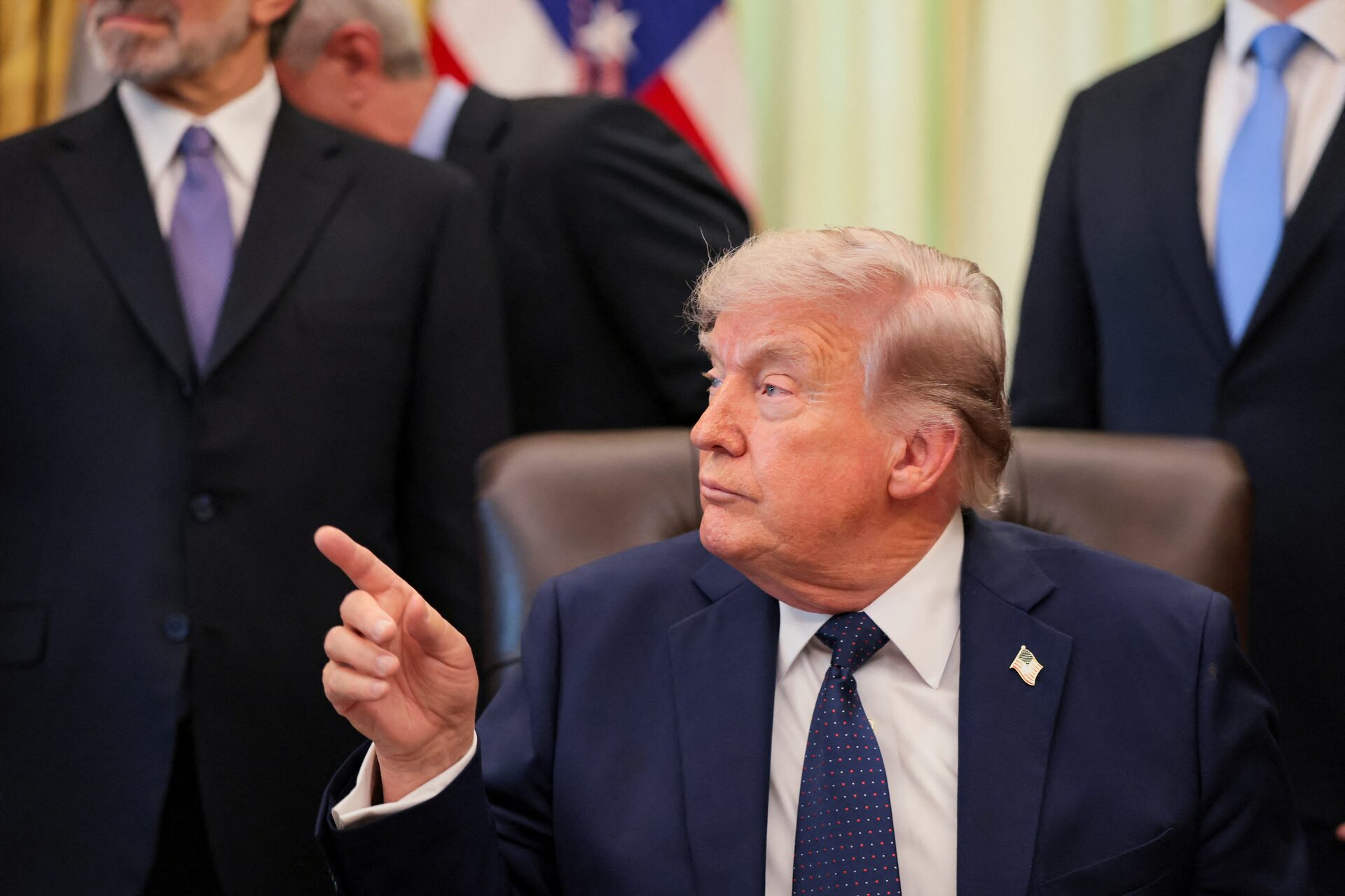 トランプ氏、停戦中のイラン再武装に言及　米軍「1日で排除」