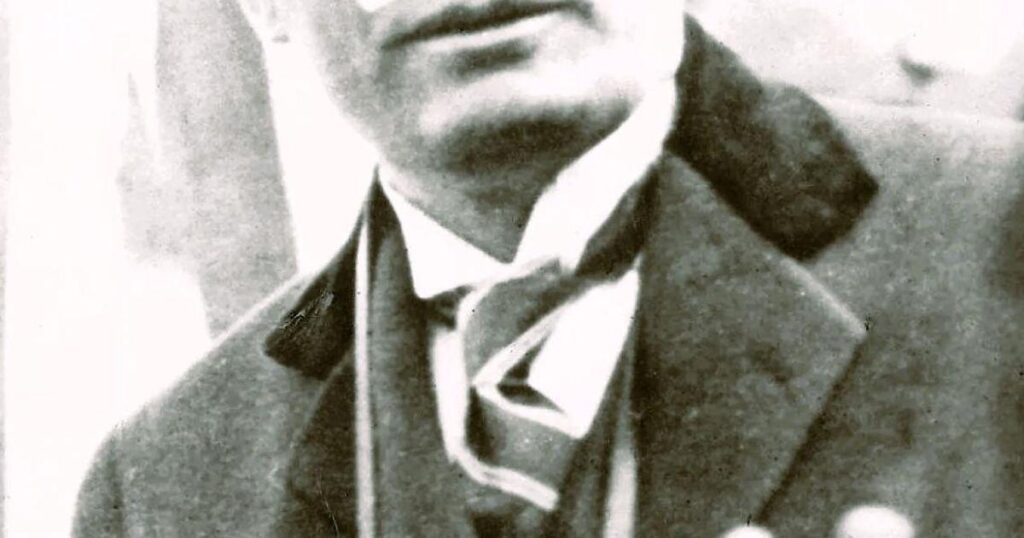 1926年4月7日（100年前）：ヴァイオレット・ギブソンがムッソリーニの顔を撃ったが、その瞬間ムッソリーニは振り返って彼の鼻をかすめた。