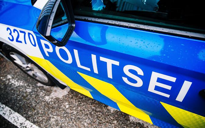 警察はヴァルガで殺人容疑で若者３人を逮捕