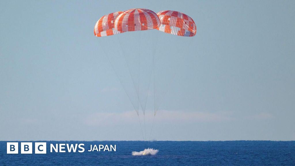 宇宙船オリオンが太平洋に着水、9日間の月への往復終える