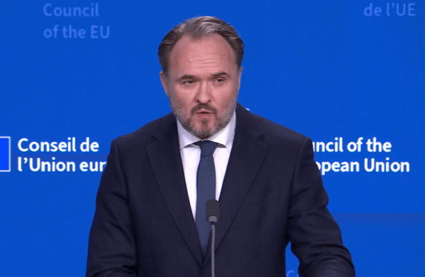 人々は燃料を節約するために在宅勤務し、運転を減らすべきだ - EU委員エネルギー委員