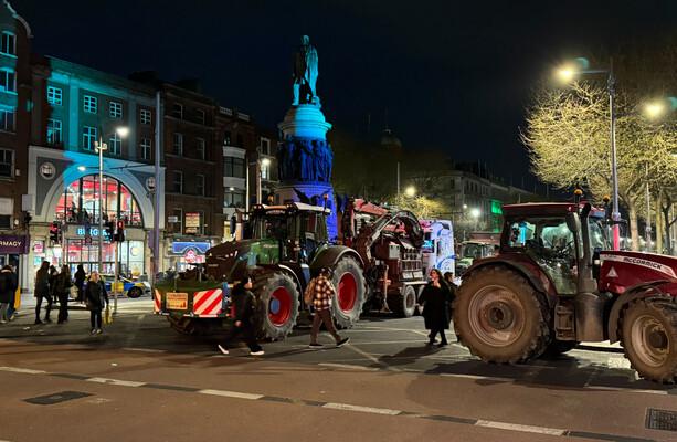 燃料抗議活動が夜まで続く中、ダブリンでバスとルアストラムが停止