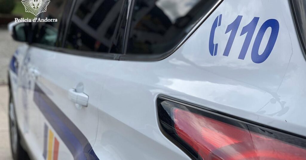 呼気検査を拒否し警察官を侮辱した疑いで逮捕