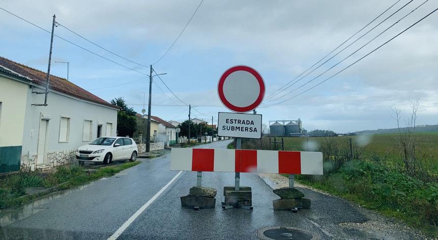 悪天候。約2万人の顧客が依然として固定通信サービスを利用していない