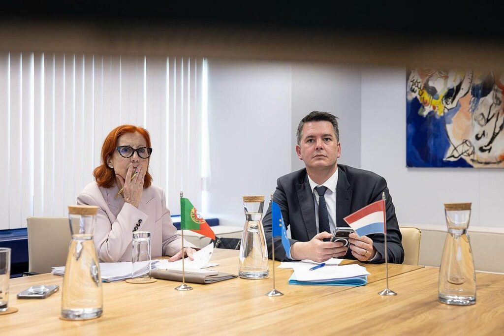 ブリュッセルは、ヨーロッパ人が燃料費を減らし、飛行機での移動を減らすことを望んでいる