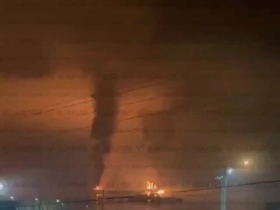 ロシアのノヴォロシースク港に対する今夜のドローン攻撃のもう一つの美しいアングル。