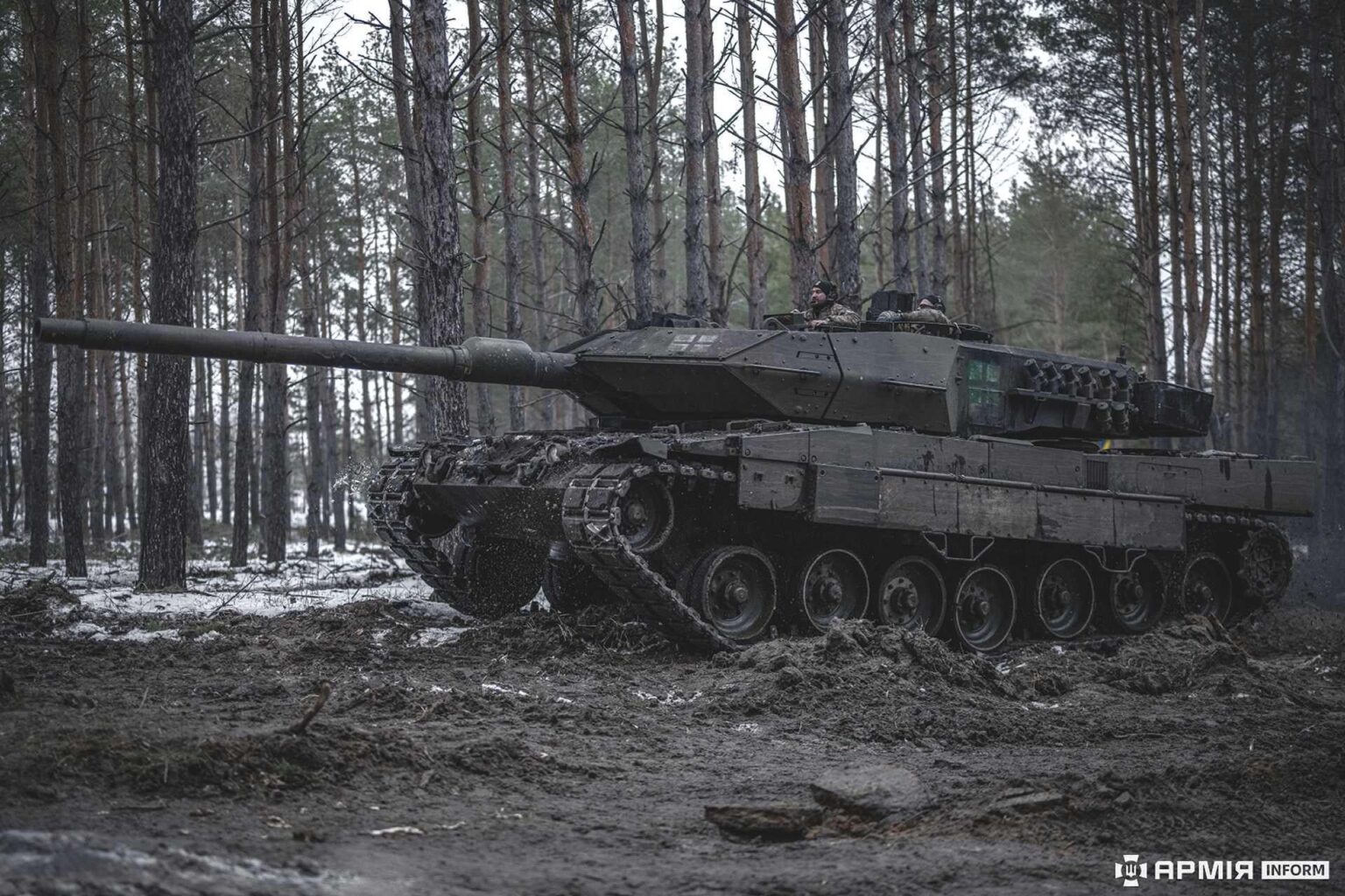 ウクライナ、レオパルト2A6戦車がロシアのT-72B3戦車を5.5キロの記録的な射程距離で撃破したと主張