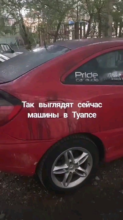 ロシアのトゥアプセでは、製油所部門での瓦礫落下「事故」を受けて石油の雨が降った。トゥアプセにあるロシアの製油所で火災が発生し、そこから原油が流出した余波を民間人が記録した。 2026年4月