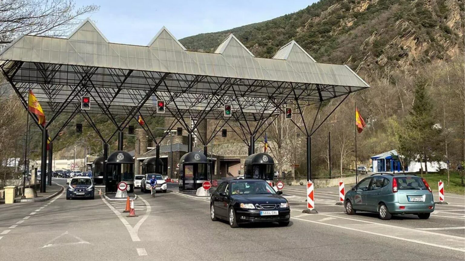 フランスとスペインの「壁」：アンドラの一部住民がヨーロッパ内を自由に移動できなくなる理由