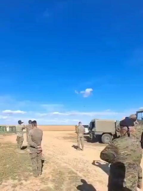 昨日スペイン軍の演習が失敗し、VAMTAC車両が300メートル落下して破壊された