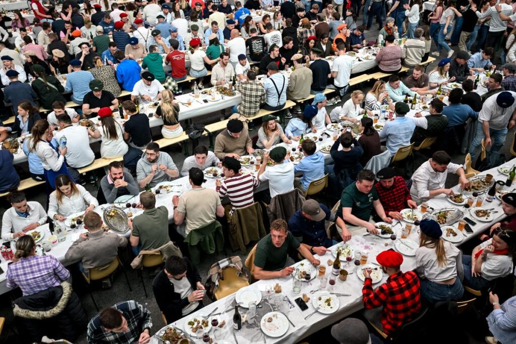 「私たちは非常に心配している」：ラジオ・フランスのジャーナリストが「ノルマン人の晩餐会」報道後に嫌がらせを受けた