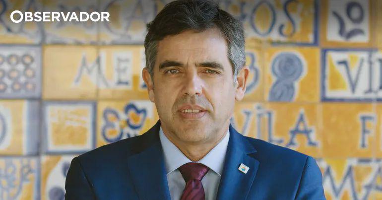 地区社会保障局長に任命された市長は失業給付を受けながら働いていた