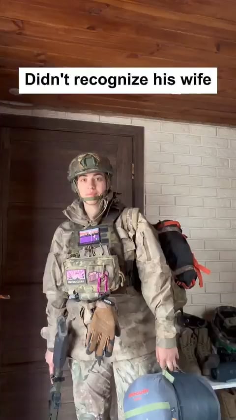 ウクライナ人のディフェンダーでボランティアのマリーナ・プレシチェエワは、ドネツク地域の最前線で夫を驚かせた。マリーナは完全な戦闘装備を身に着けて到着しましたが、最初は夫さえ彼女に気づきませんでした。