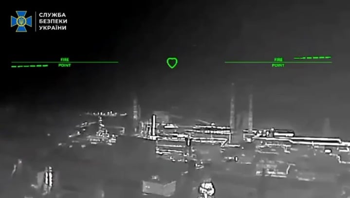 SBU（ウクライナ保安局）がアルチェフスク冶金工場に対してドローン攻撃を開始した。