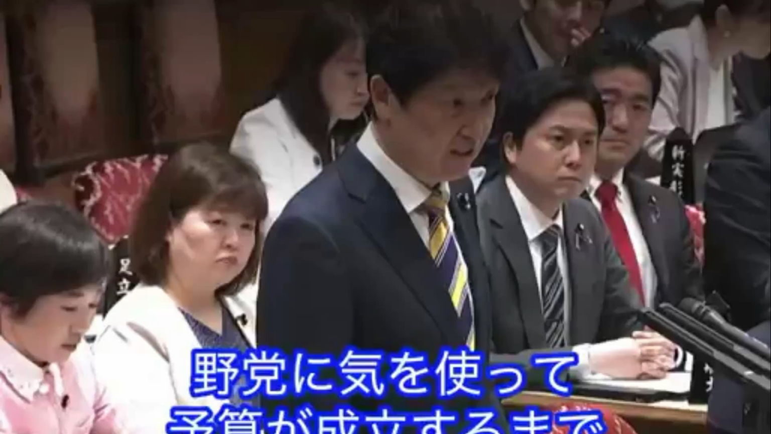 【動画】‪高市早苗を持ち上げながら補正予算を作ることを促す足立議員に対し、高市早苗「その手は桑名の焼き蛤」。は？？？アホ？？？ふざけてる場合か？危機感無さすぎやろ！これ、議事録に載るんだよね？‬