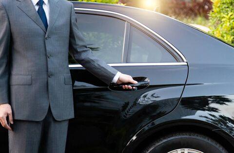 生活保護を受けている男性が、運転手のために週250ユーロを支払っていると法廷で語る - ニュース