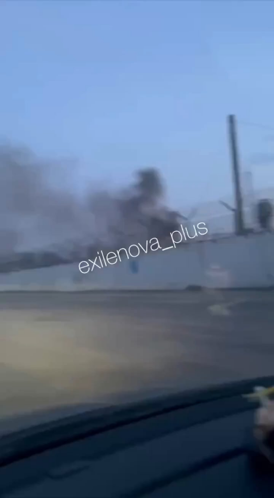 ロシアのヴォロネジ地方ロソシュにある化学工場が炎上している。 「ミンドブレニヤ」化学プラントでは、爆発物の基本成分であるアンモニア、硝酸、硝酸アンモニウムが生産されています。