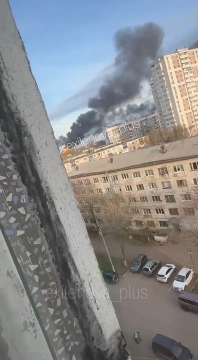 ウクライナの無人機がウクライナ国境から約900キロ離れたロシアのノヴォクイビシェフスク製油所を攻撃