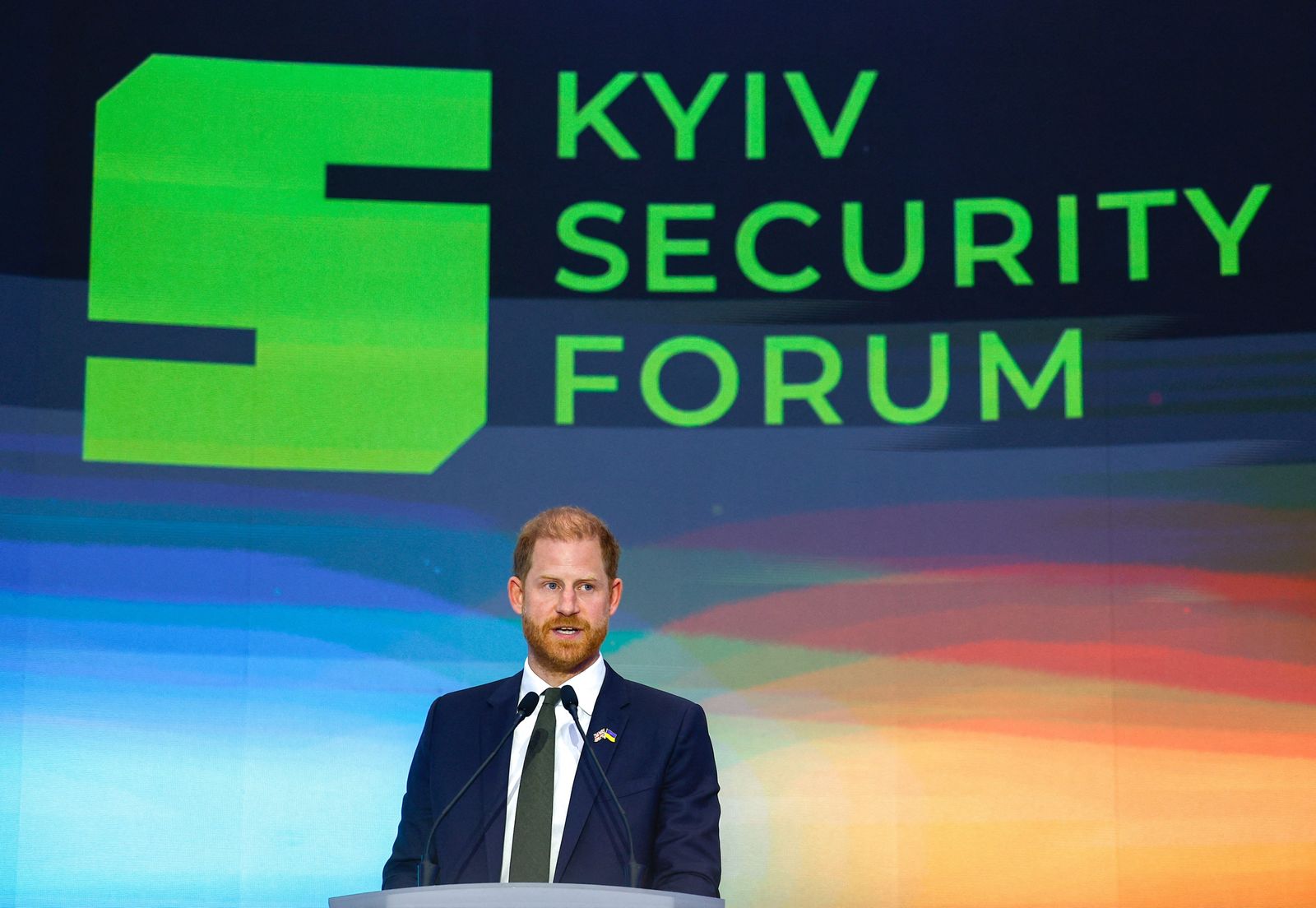 ヘンリー王子がウクライナ訪問、安全保障フォーラムPrince Harry speaks at the Kyiv Security Forum amid Russia's attack on Ukraine in Kyiv Ukraine...