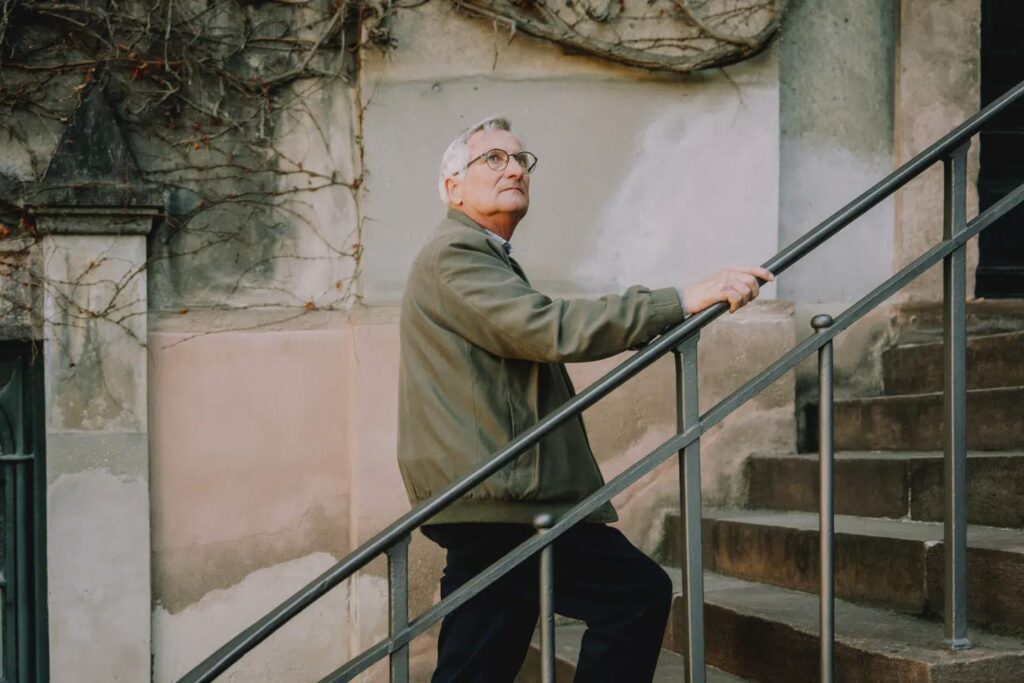 彼は、デンマーク社会にイスラム教の規範的圧力が広がっていると見ており、問題を解決しなければ「問題はうまくいかないだろう」としている。