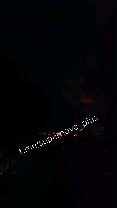 トゥアプセは再びウクライナの無人機攻撃を受けており、伝えられるところによれば、4つの石油タンクが火災になっている。 2026.04.28