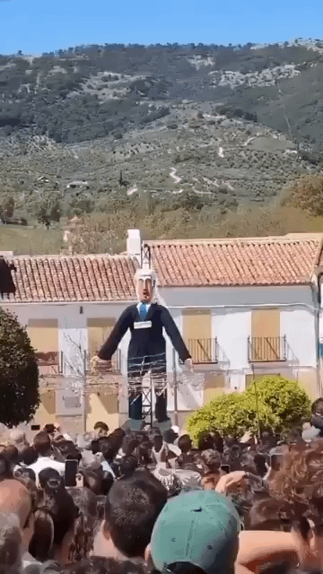 スペインで破壊された「イスラエル」ネタニヤフ首相の銅像