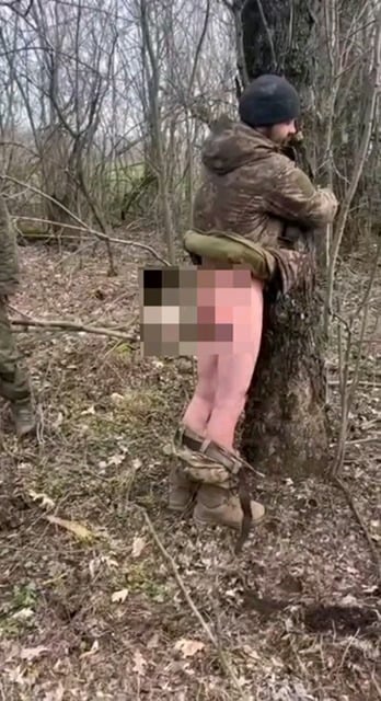 部隊用のドローンの募金活動への参加と個人の貯金の寄付を拒否したロシア侵略者が上官に枝で拭かれている。