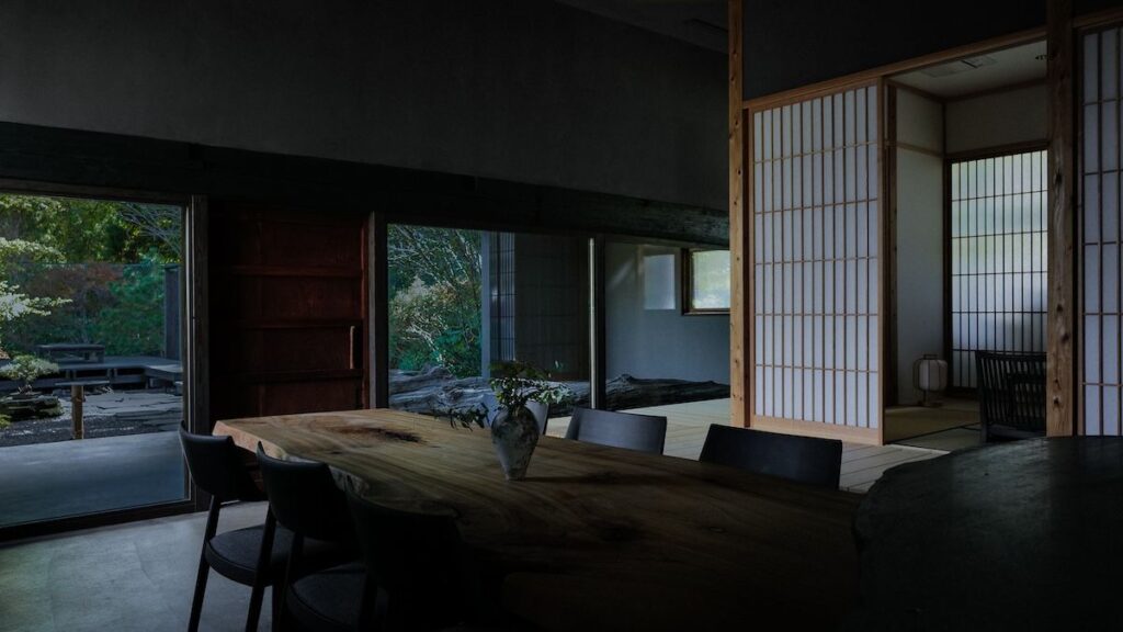 スノーピーク、シロ、無印良品etc.、注目ブランドの感性と共鳴する宿5選 | Vogue Japan