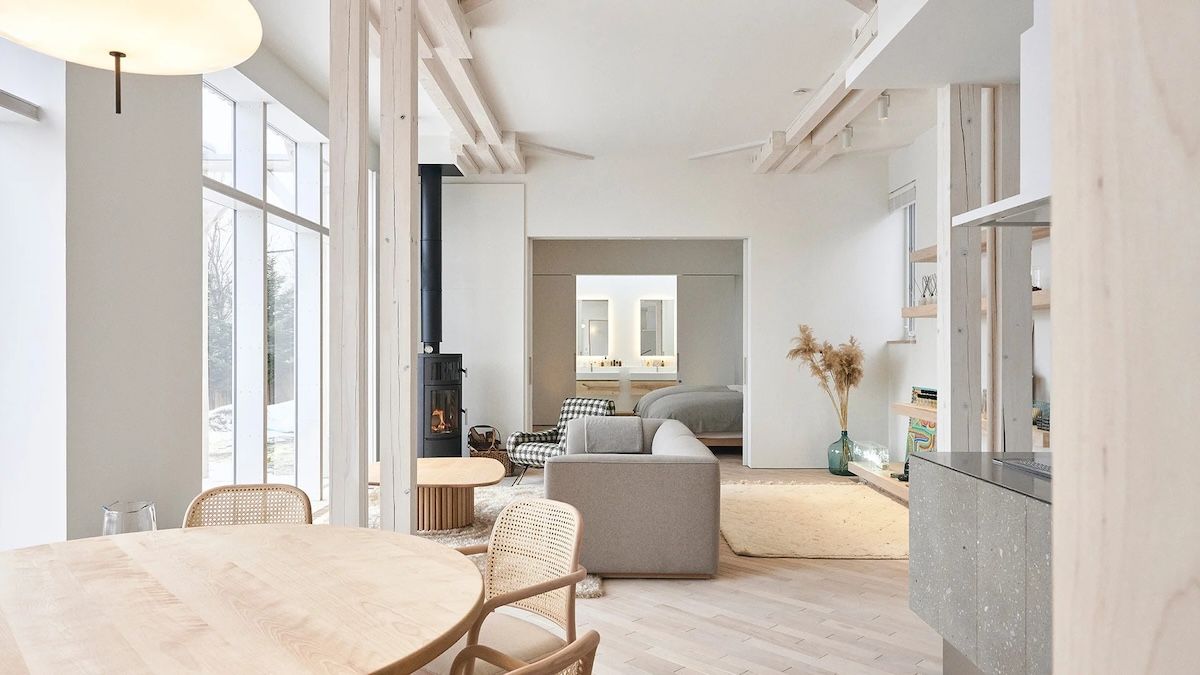 ブランドを象徴する白で統一された館内。