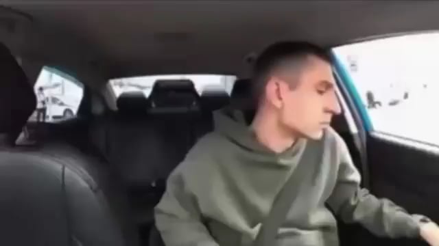 ロシアの警察官がVPNをチェック