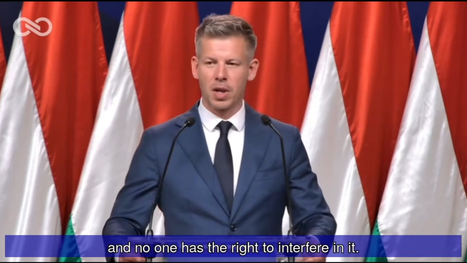 マジャール：「あなたには、他の国に領土を放棄するように言う権利はありません。そうする人は祖国への裏切り者であり、フィデスもそうでした。私は彼らに尋ねます。ロシアがハンガリーに侵攻したらどうなるでしょうか？彼らはどの郡を放棄したいですか？このように話すのは56年の英雄に対して失礼です。」