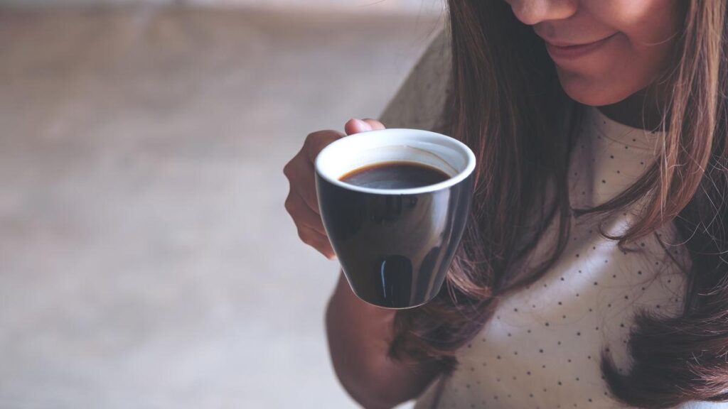 習慣的なコーヒー摂取は腸内細菌を介して気分やストレスに影響することが判明