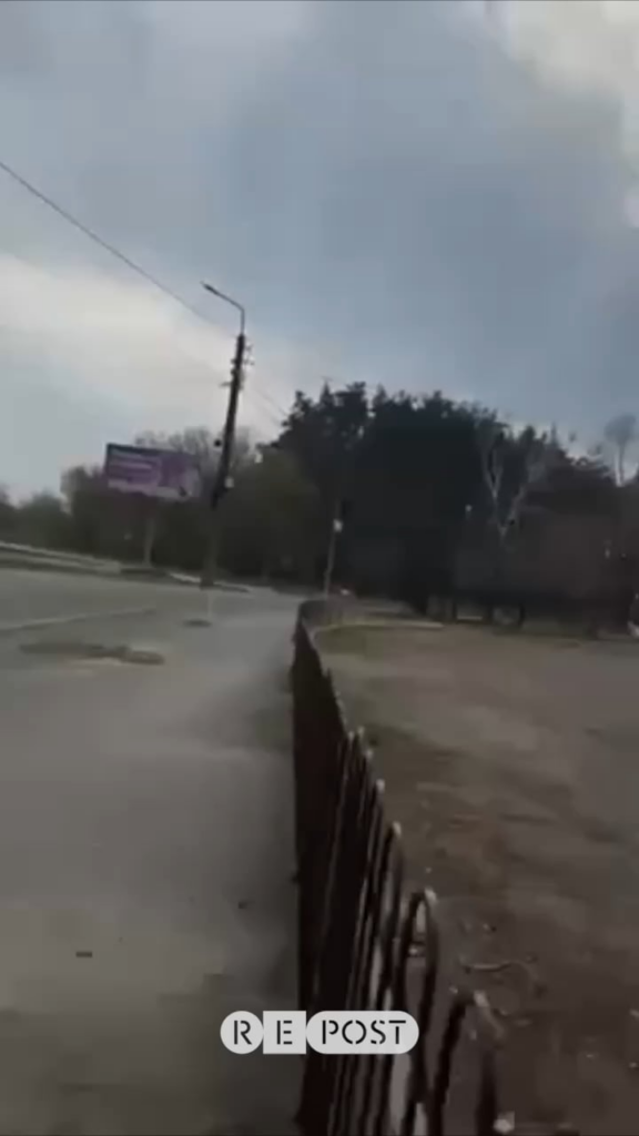 キエフ地方の住宅用高層ビルにシャヘドドローンが直撃した映像。