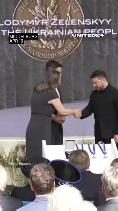 ゼレンスキー大統領がオランダで国際四自由賞を受賞