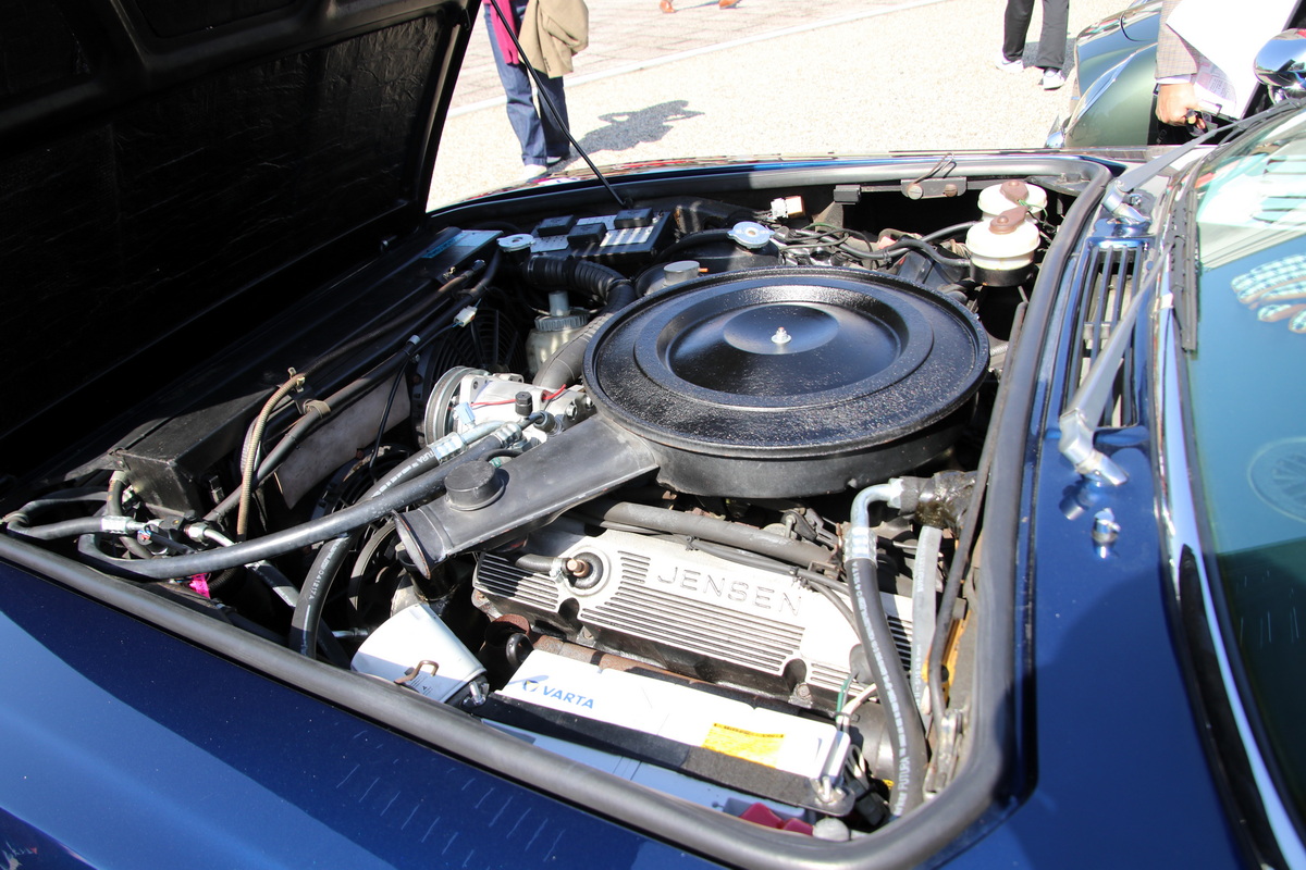 クライスラー製7.2リッターV型8気筒OHVをフロントに搭載する。