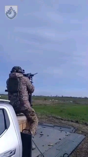 機動防空チームのウクライナ人砲手が、イラン/ロシア製「シャヘド」無人航空機を至近距離からM2ブローニングで撃墜した。 50 口径機関銃 2026/05/24