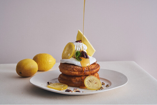 塩バニラクリーム×シュガーバター、ビブリオテークの5月限定パンケーキ登場！甘じょっぱさとシャリッと食感を楽しむ、初夏の新作。 | 鹿児島・九州プレスリリース | 生活情報 | くらし