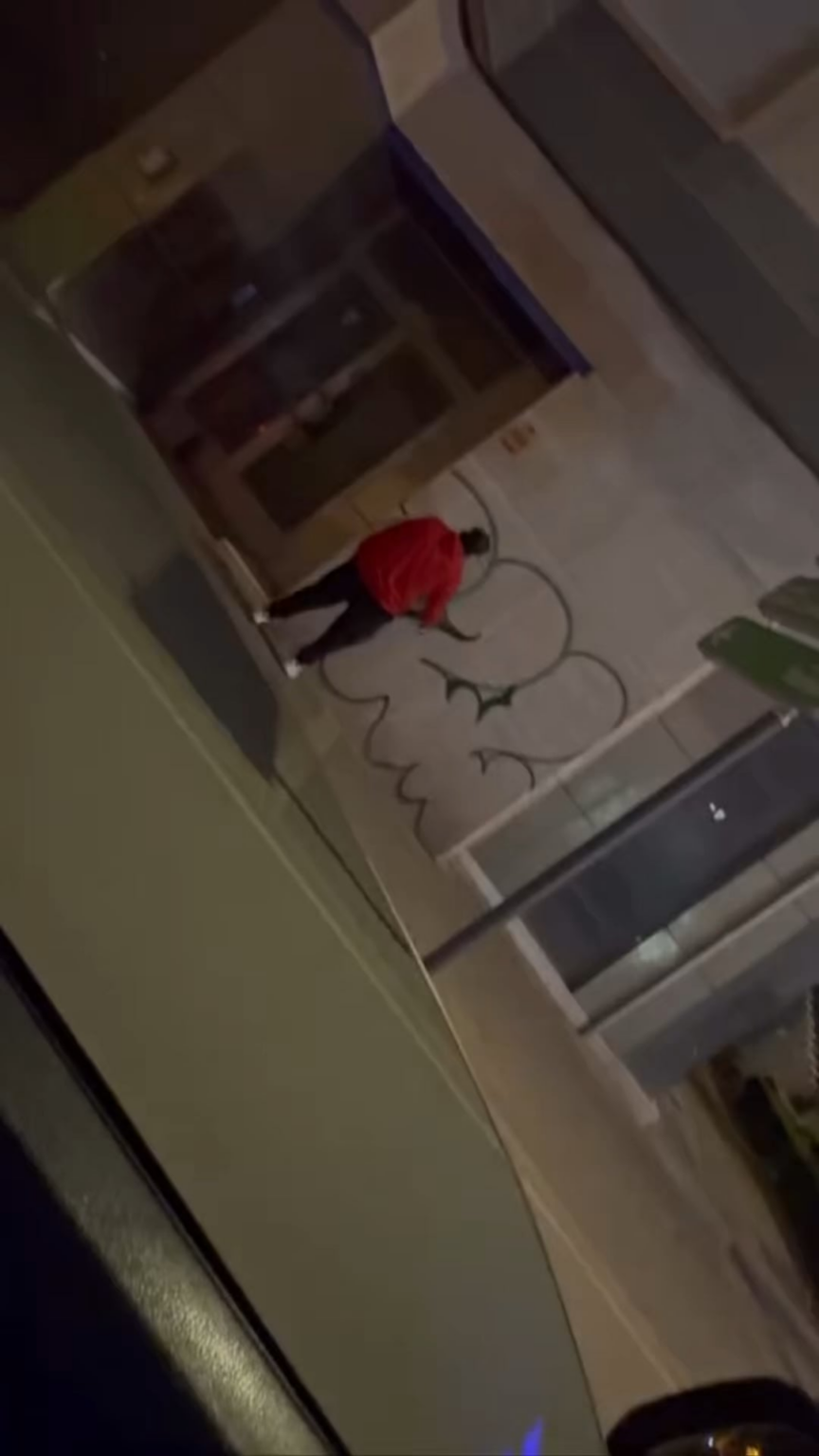 ロルカ（ムルシア）で若いモロッコ人の通報を受け、グラフィティアーティストが警察に逮捕された。