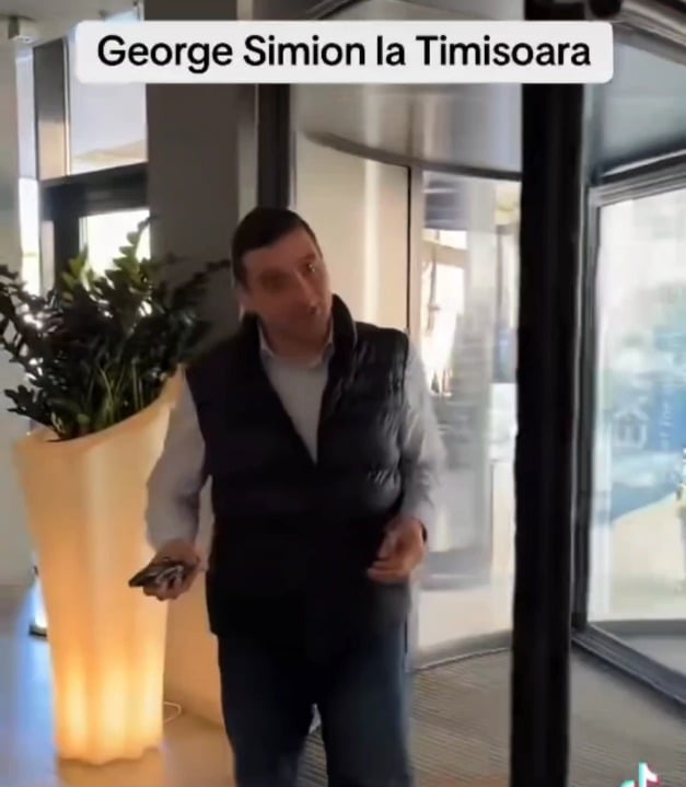 ティミショアラでのPSD最終会議に驚いたジョージ・シミオン氏。 「洗礼を受けに来ました」