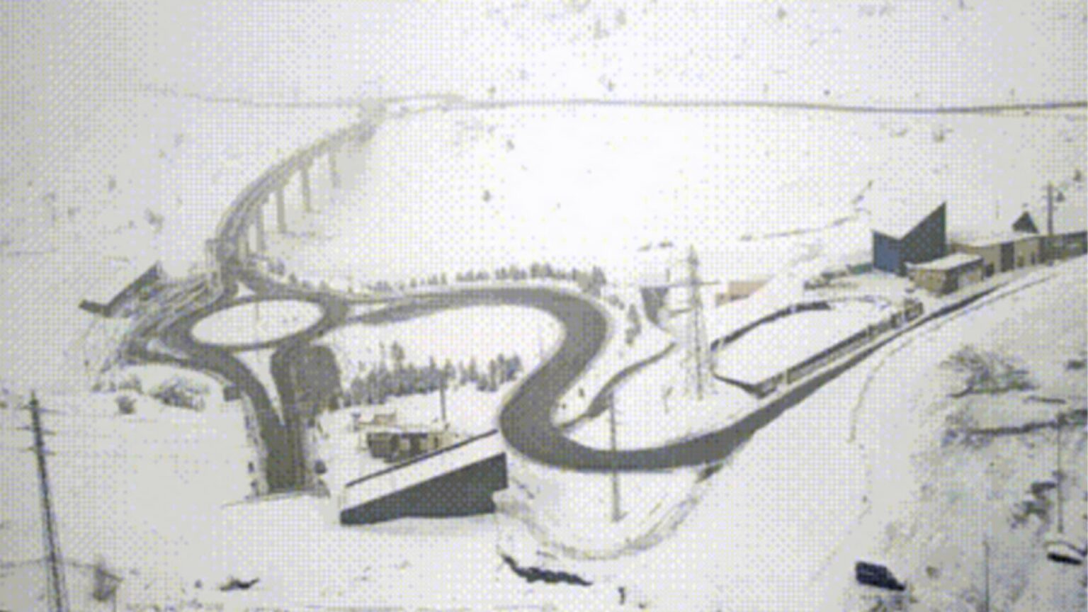 触れなくなると冬が戻ってくる: 季節が終わりアンドラを覆う激しい降雪