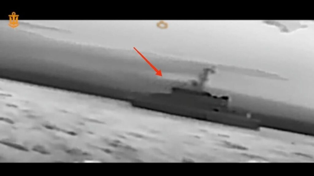 ウクライナ海軍、ケルチ橋を警備中のロシア船2隻を攻撃