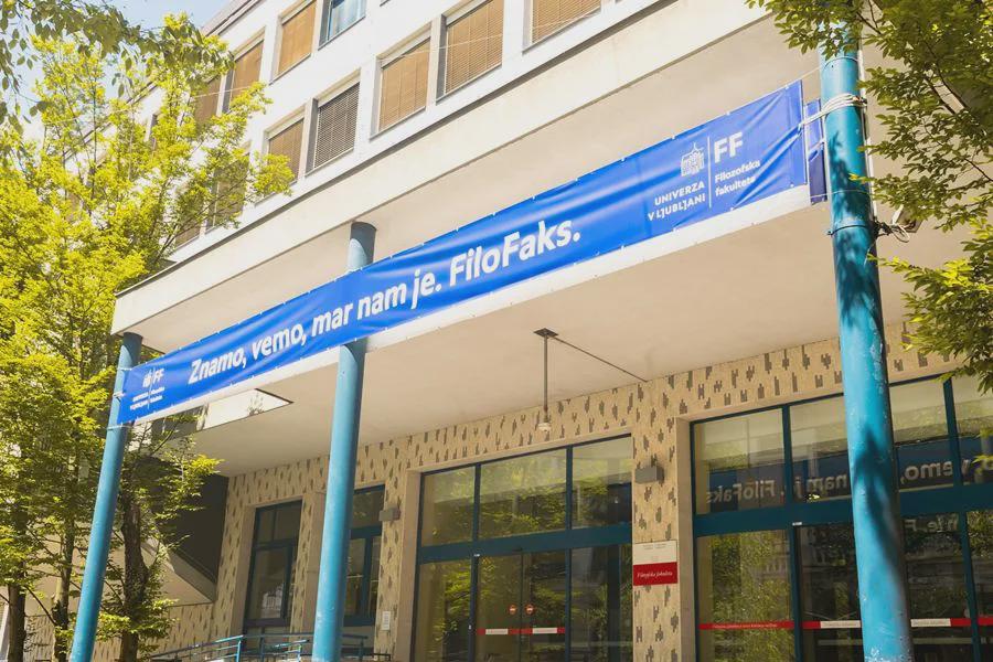 言語の「切断」に抵抗したスロベニア語の助教授は、26年間続けた職を失うことになるのだろうか？