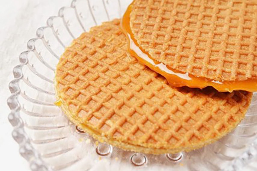 オランダ館で提供されていた「ストロープワッフル」（1枚・270円）