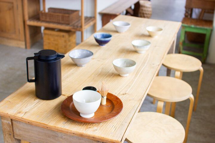 吉祥寺で週3日だけオープン。北欧や英国の一点ものに出会える、暮らしの道具と家具のお店「CINQ HOME」