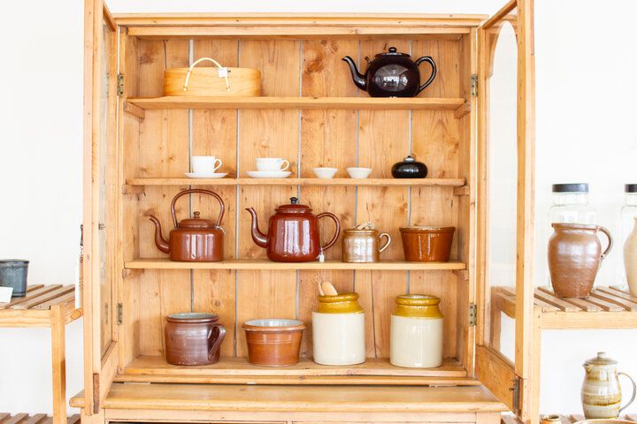 吉祥寺で週3日だけオープン。北欧や英国の一点ものに出会える、暮らしの道具と家具のお店「CINQ HOME」