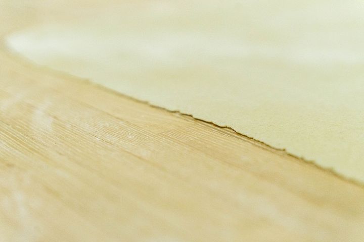 約60cm×約60cmになるまで薄く延ばします