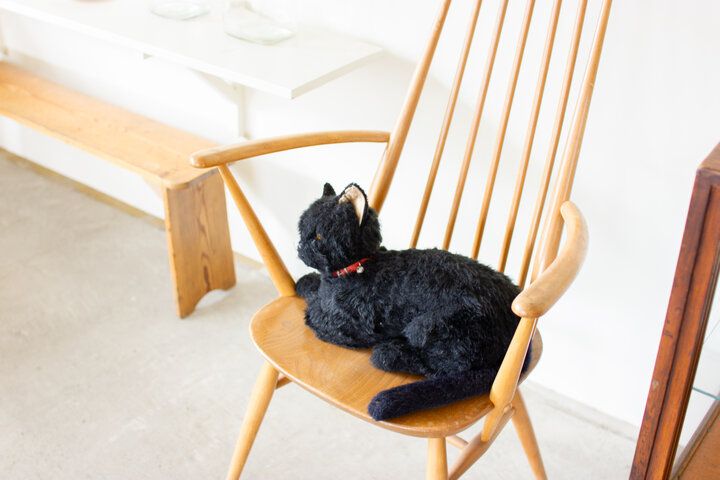 吉祥寺で週3日だけオープン。北欧や英国の一点ものに出会える、暮らしの道具と家具のお店「CINQ HOME」