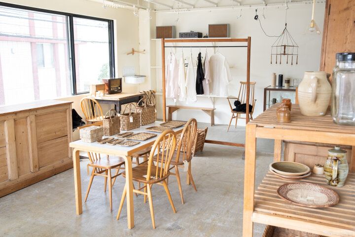 吉祥寺で週3日だけオープン。北欧や英国の一点ものに出会える、暮らしの道具と家具のお店「CINQ HOME」